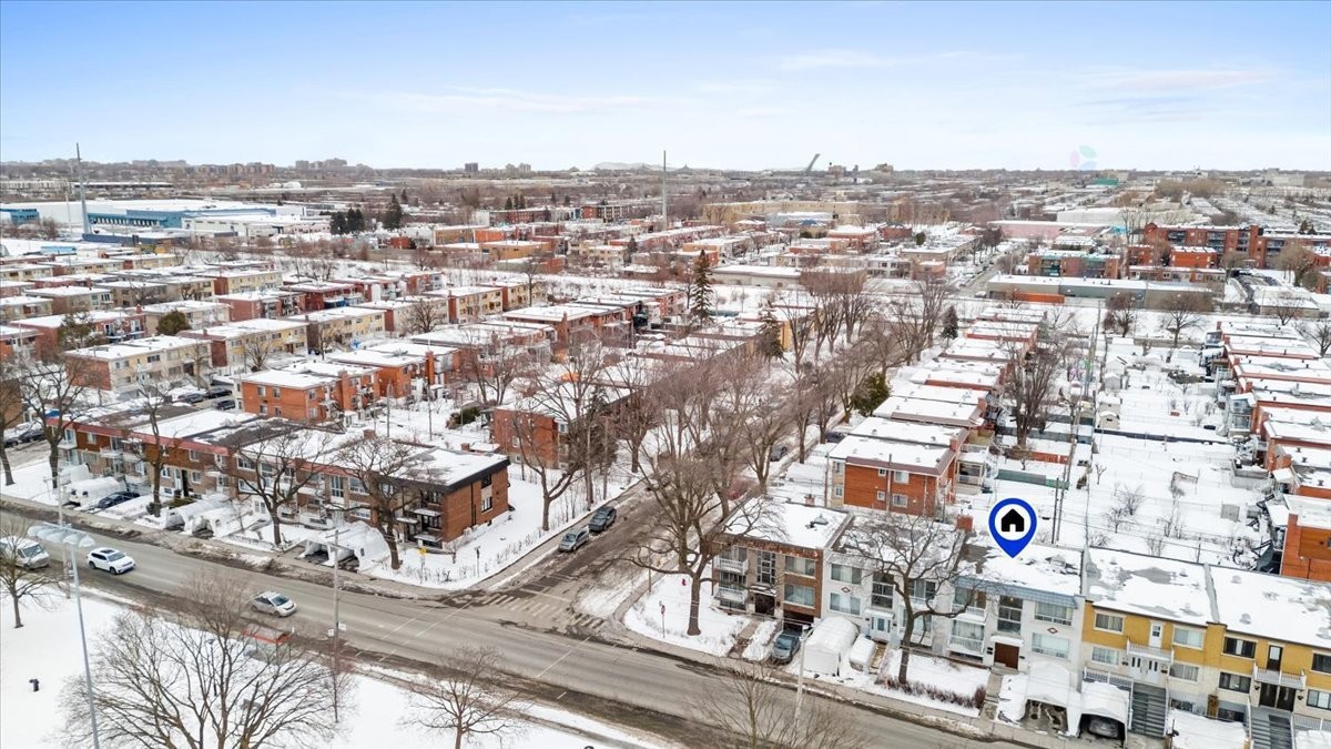 









2584


Rue Sauvé E.

,
Montréal (Ahuntsic-Cartierville),




QC
H2B1C3

