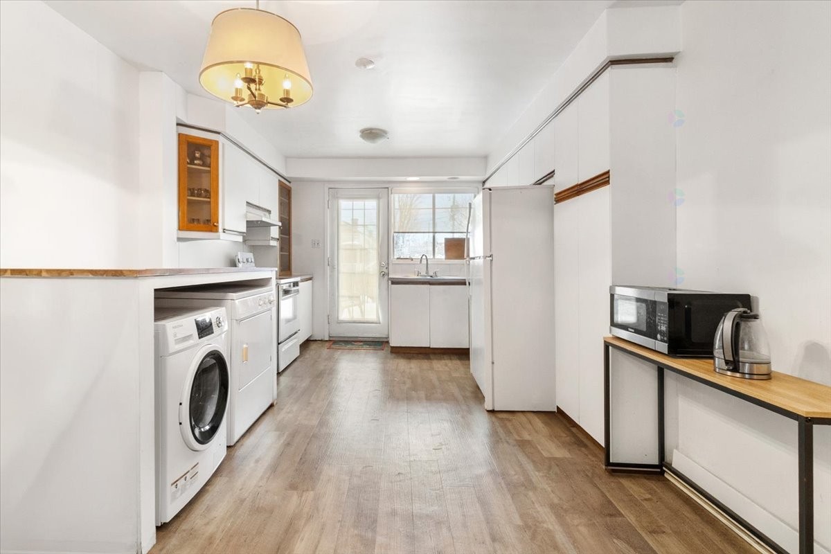 









2584


Rue Sauvé E.

,
Montréal (Ahuntsic-Cartierville),




QC
H2B1C3

