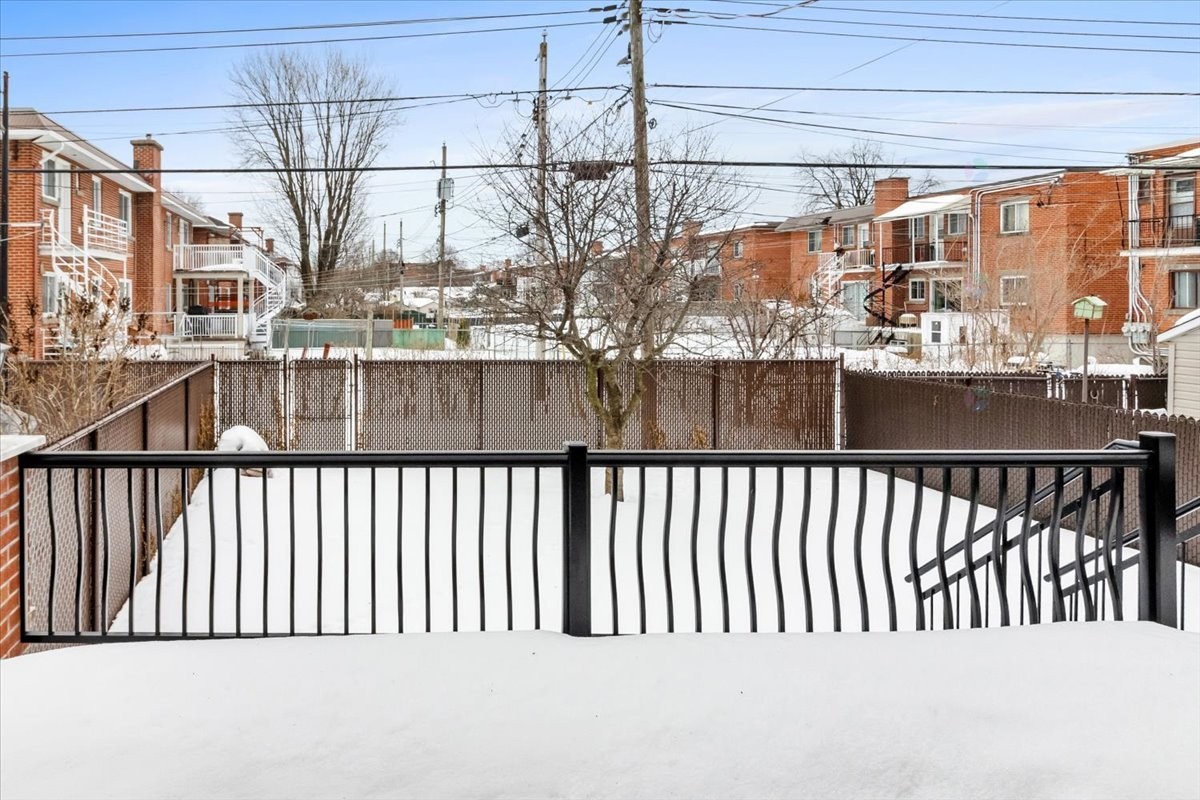 









2584


Rue Sauvé E.

,
Montréal (Ahuntsic-Cartierville),




QC
H2B1C3

