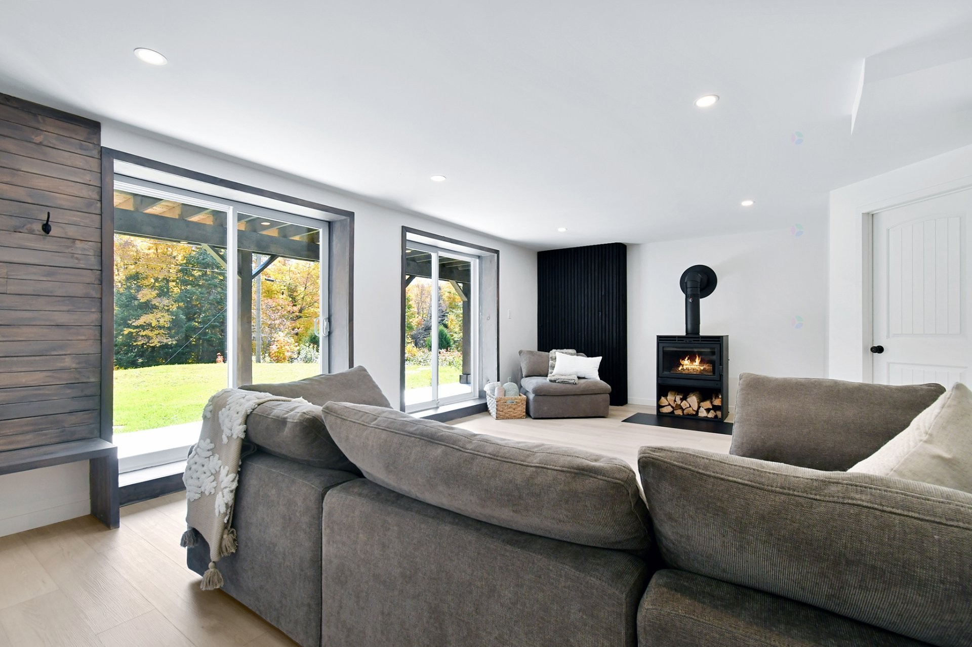 









93


Ch. du Domaine-Ayotte

,
Saint-Donat,




QC
J0T2C0

