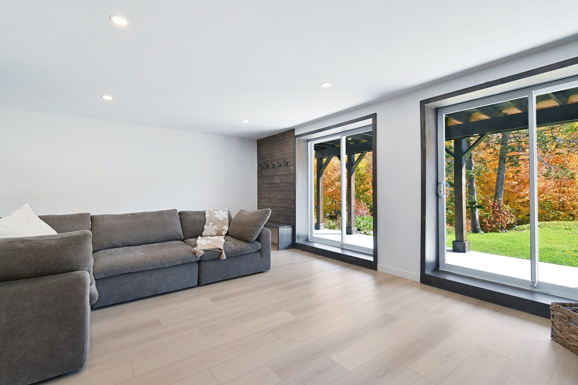 









93


Ch. du Domaine-Ayotte

,
Saint-Donat,




QC
J0T2C0

