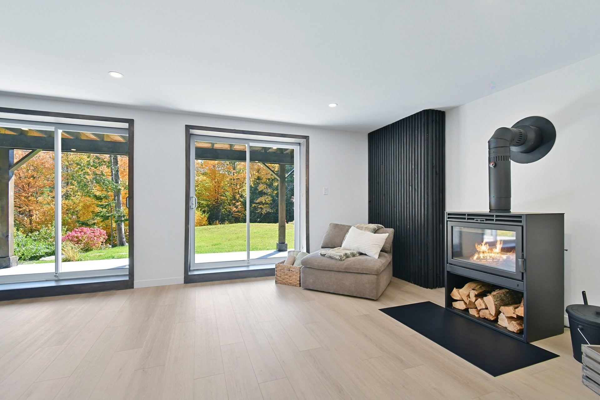 









93


Ch. du Domaine-Ayotte

,
Saint-Donat,




QC
J0T2C0

