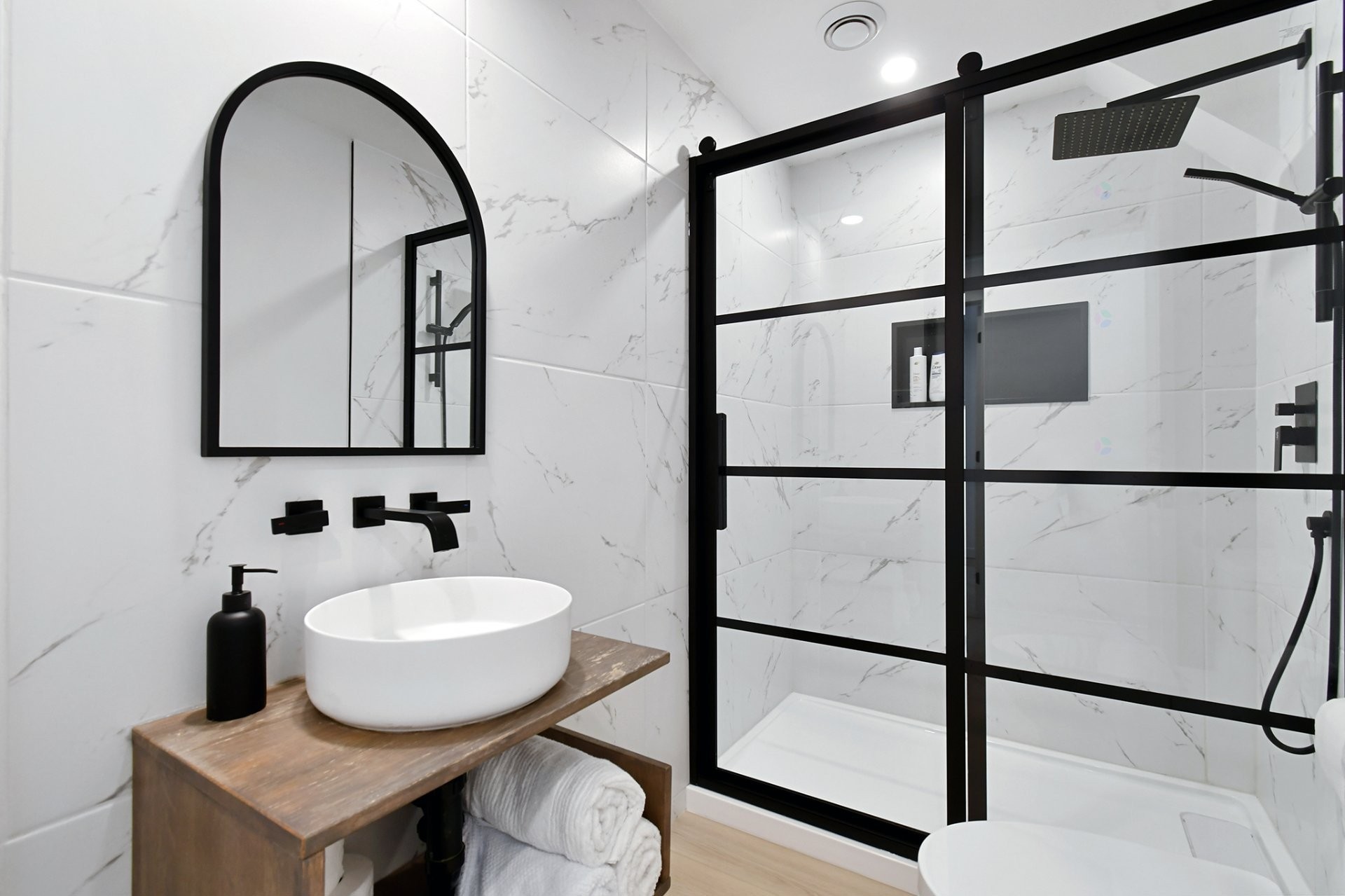 









93


Ch. du Domaine-Ayotte

,
Saint-Donat,




QC
J0T2C0

