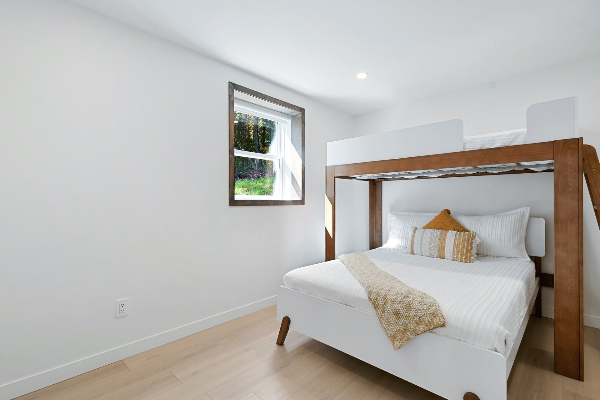 









93


Ch. du Domaine-Ayotte

,
Saint-Donat,




QC
J0T2C0

