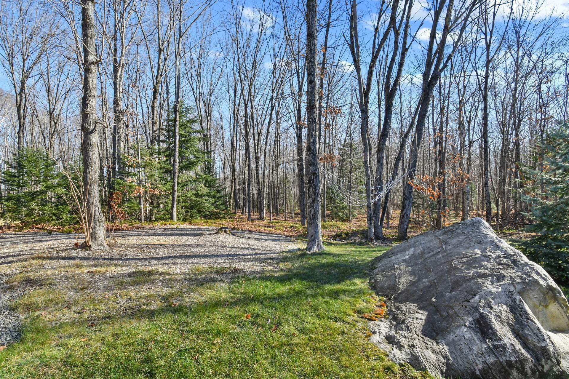 









93


Ch. du Domaine-Ayotte

,
Saint-Donat,




QC
J0T2C0

