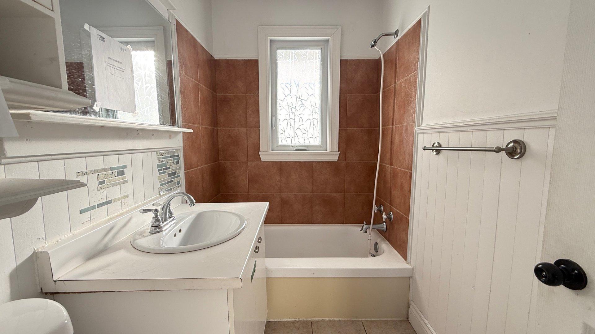 









8830


Av. Gravel

,
Laval (Saint-François),




QC
H7A1P3

