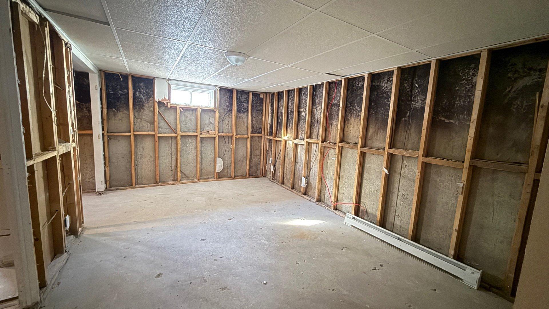 









8830


Av. Gravel

,
Laval (Saint-François),




QC
H7A1P3

