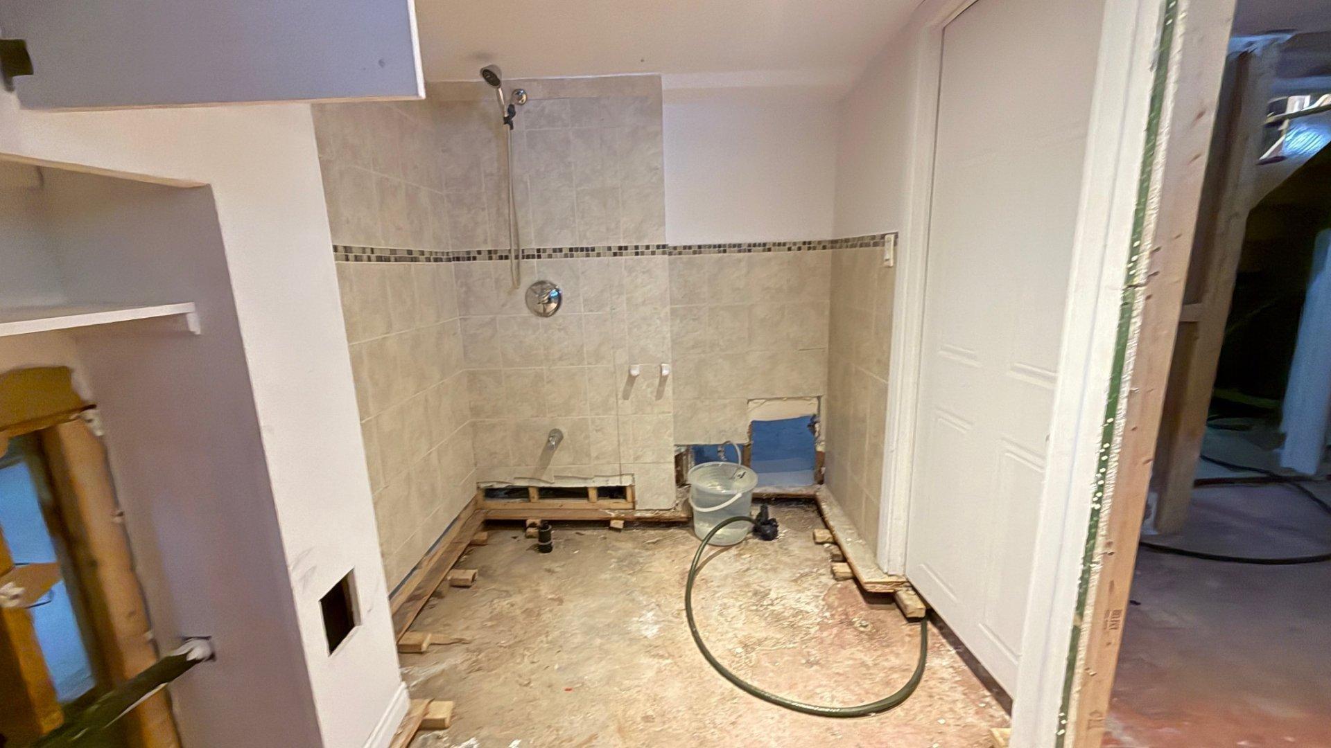 









8830


Av. Gravel

,
Laval (Saint-François),




QC
H7A1P3

