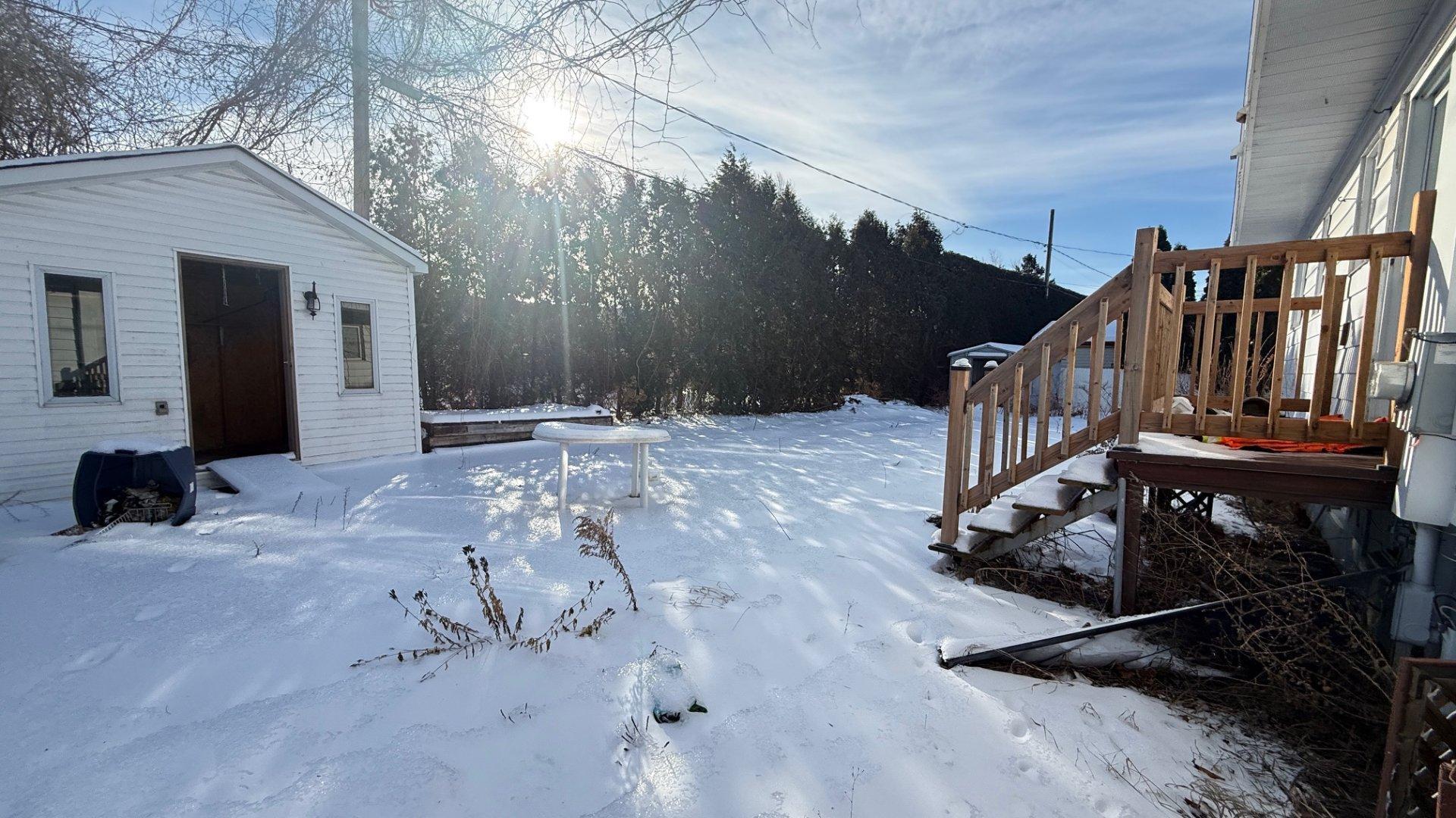 









8830


Av. Gravel

,
Laval (Saint-François),




QC
H7A1P3

