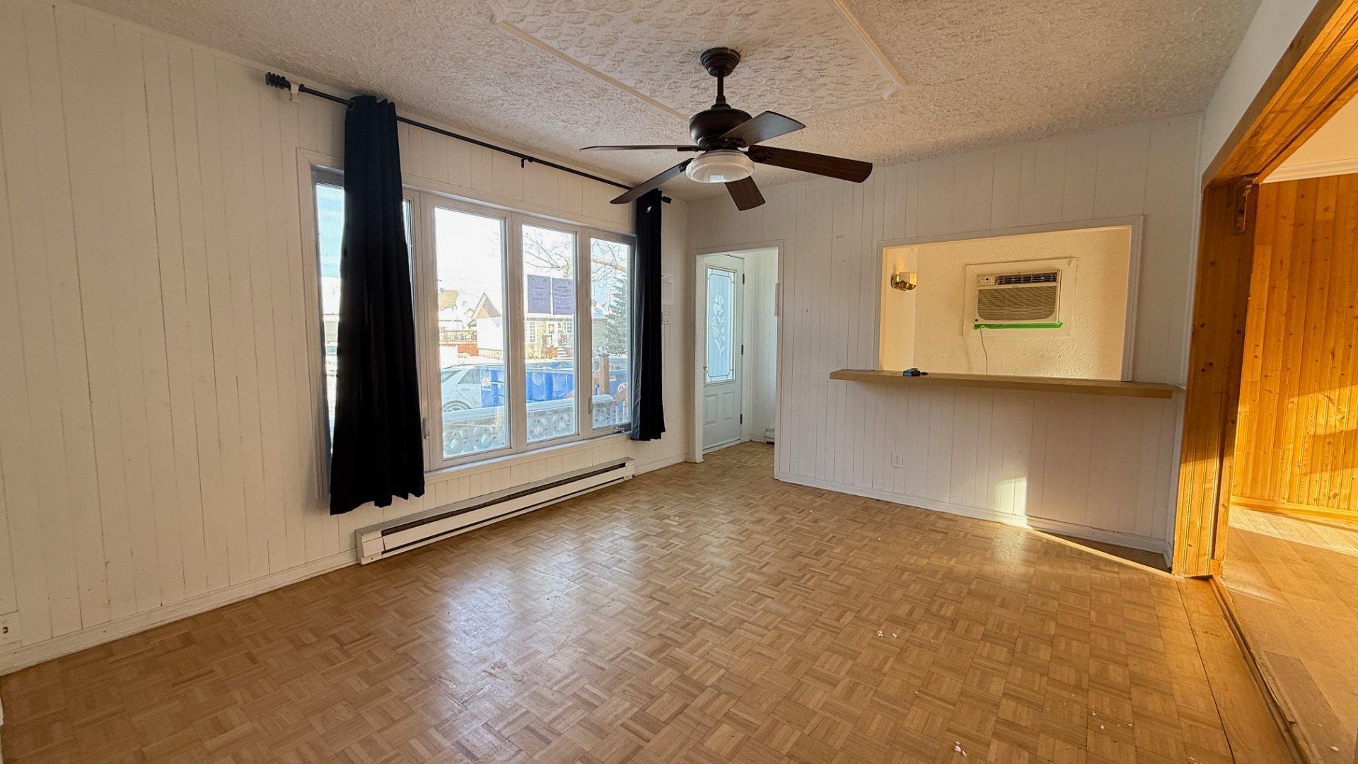 









8830


Av. Gravel

,
Laval (Saint-François),




QC
H7A1P3

