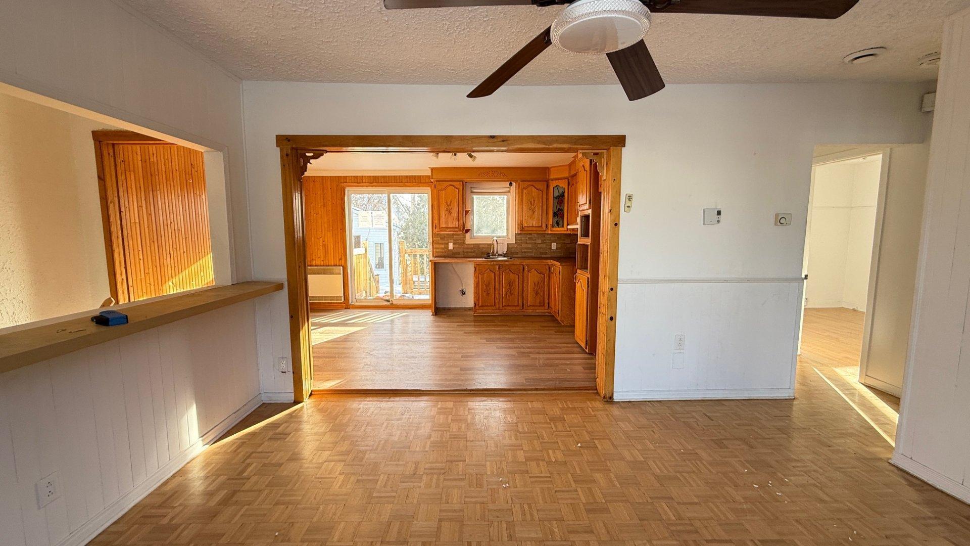 









8830


Av. Gravel

,
Laval (Saint-François),




QC
H7A1P3

