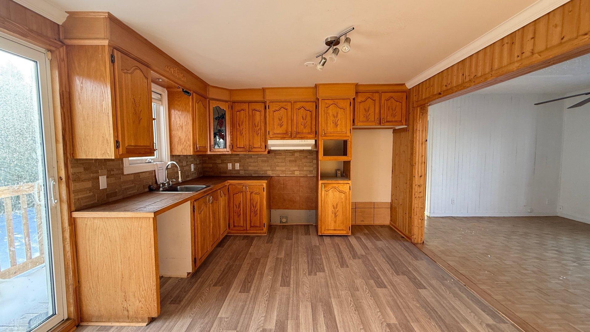 









8830


Av. Gravel

,
Laval (Saint-François),




QC
H7A1P3

