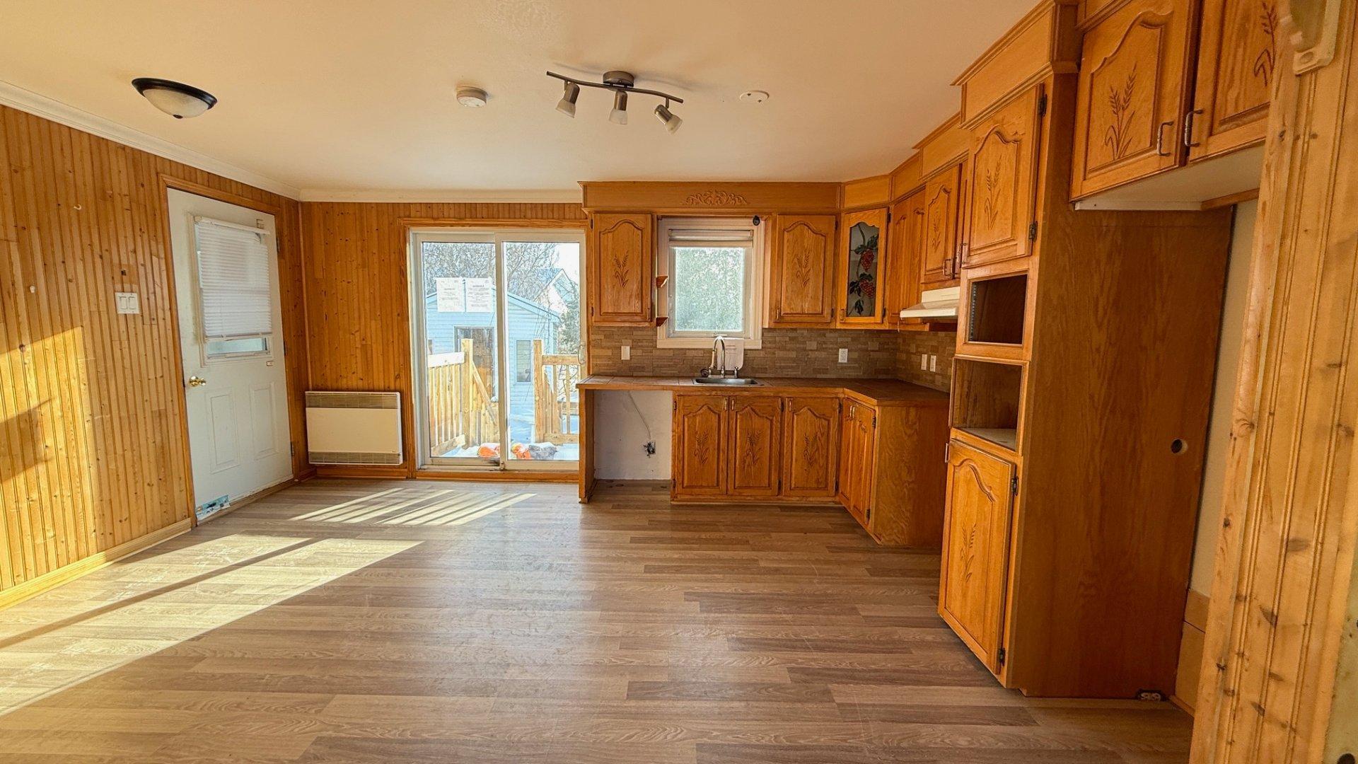 









8830


Av. Gravel

,
Laval (Saint-François),




QC
H7A1P3

