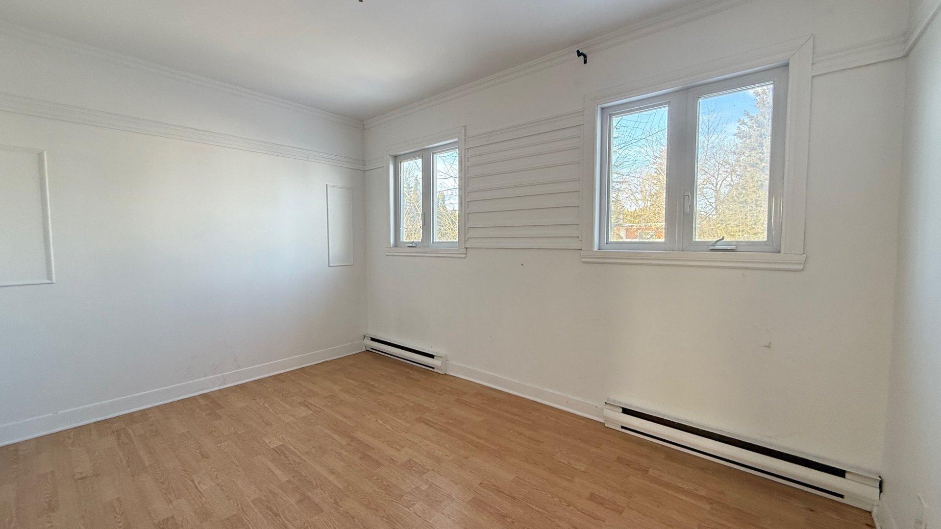 









8830


Av. Gravel

,
Laval (Saint-François),




QC
H7A1P3

