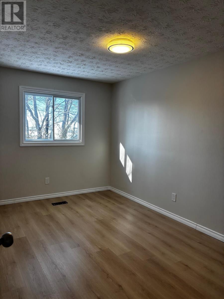 












63 Frobel DR

,
Elliot Lake,




Ontario
P5A3A4

