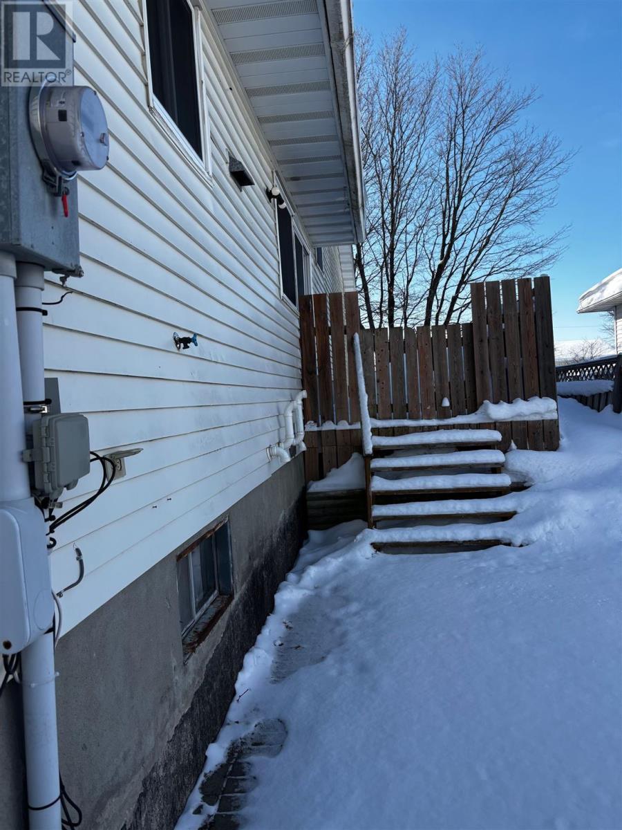 












63 Frobel DR

,
Elliot Lake,




Ontario
P5A3A4

