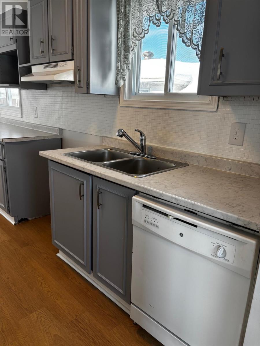 












63 Frobel DR

,
Elliot Lake,




Ontario
P5A3A4

