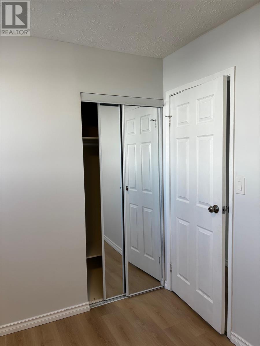 












63 Frobel DR

,
Elliot Lake,




Ontario
P5A3A4

