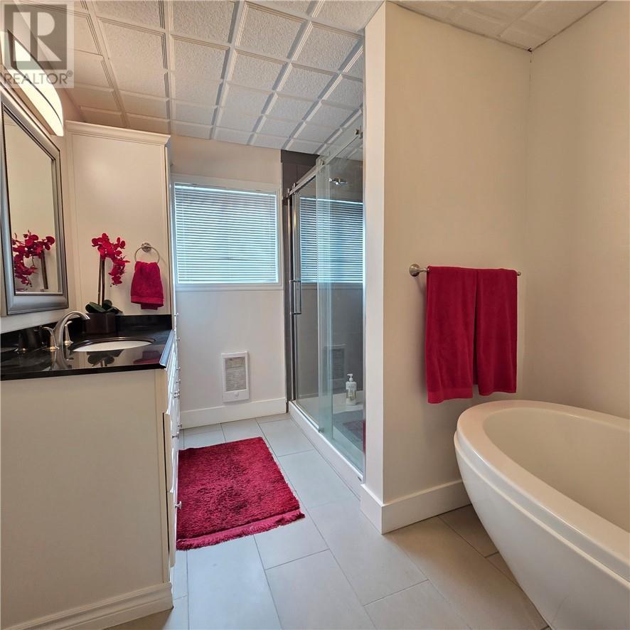 












431 Elbow Lake Road

,
Sudbury,




Ontario
P3E4N1

