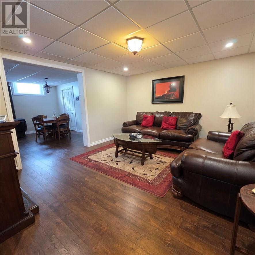 












431 Elbow Lake Road

,
Sudbury,




Ontario
P3E4N1

