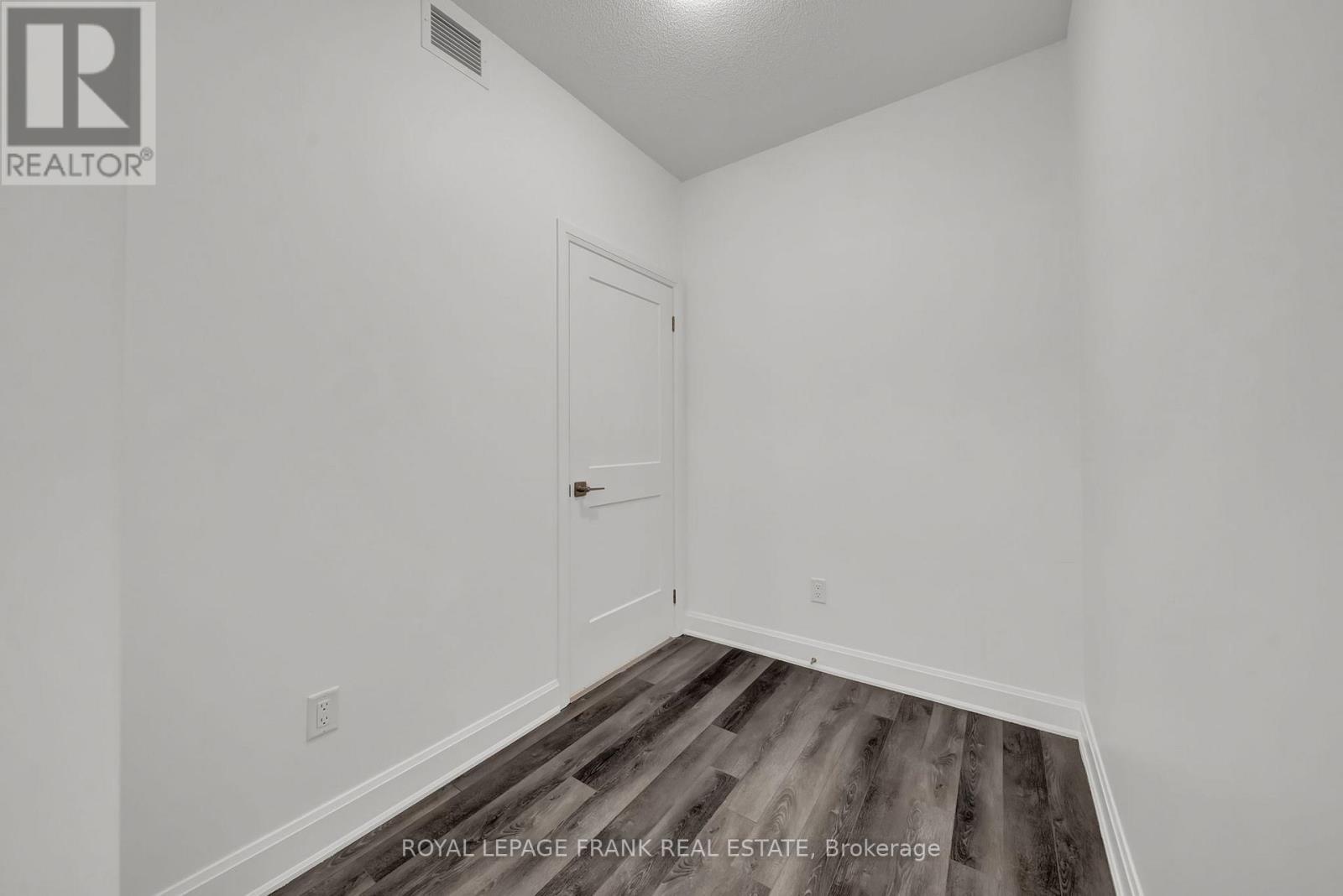 












216 - 50 LAKEBREEZE DRIVE

,
Clarington (Newcastle),




Ontario
L1B0V9

