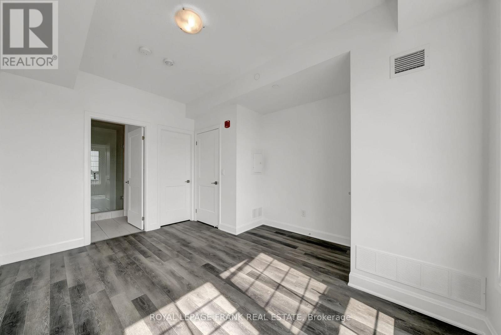 












216 - 50 LAKEBREEZE DRIVE

,
Clarington (Newcastle),




Ontario
L1B0V9

