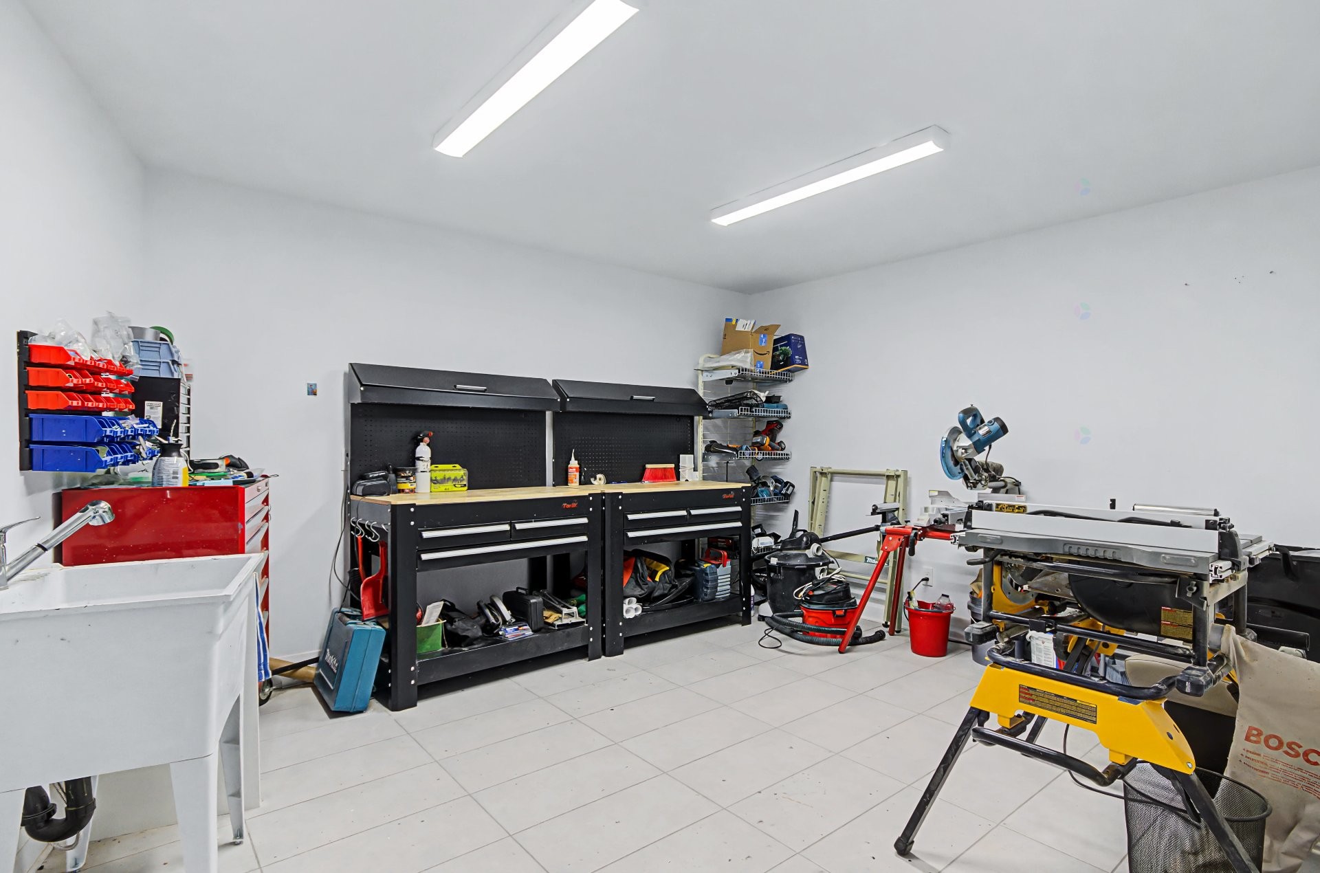 









4009


Rue des Bolets

,
Saint-Bruno-de-Montarville,




QC
J3V0C9

