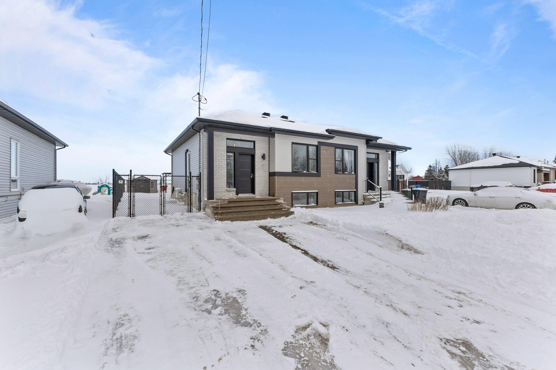 









27


64e Avenue O.

,
Saint-Paul-de-l'Île-aux-Noix,




QC
J0J1G0

