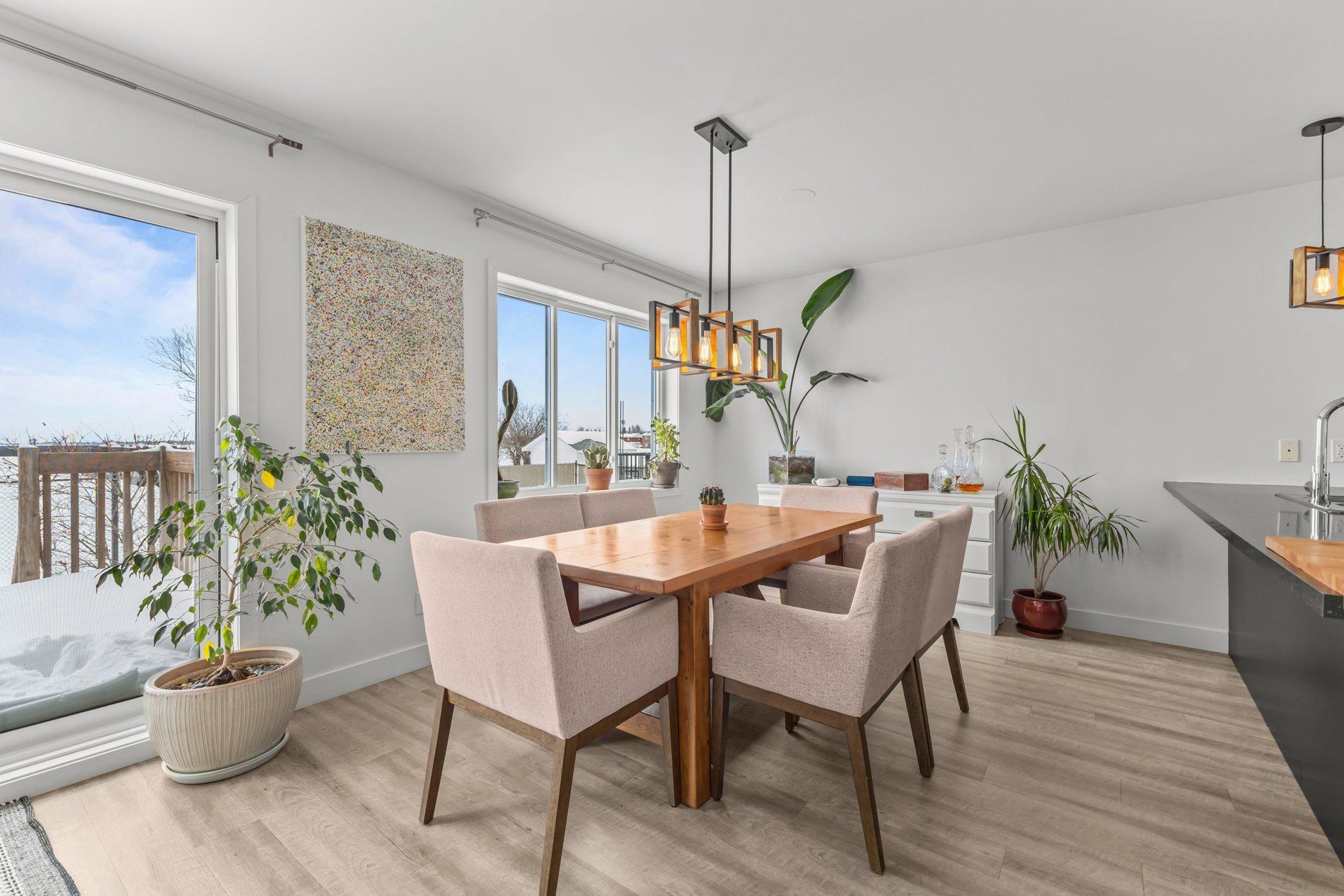 









27


64e Avenue O.

,
Saint-Paul-de-l'Île-aux-Noix,




QC
J0J1G0

