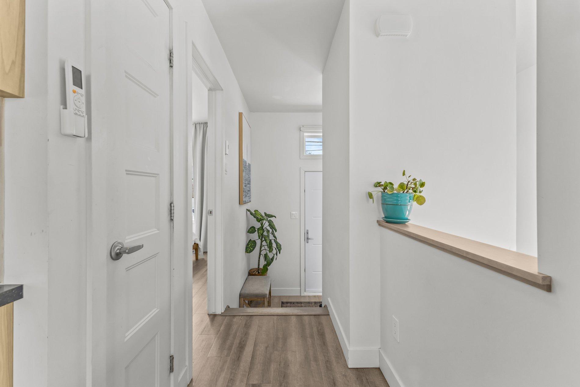 









27


64e Avenue O.

,
Saint-Paul-de-l'Île-aux-Noix,




QC
J0J1G0

