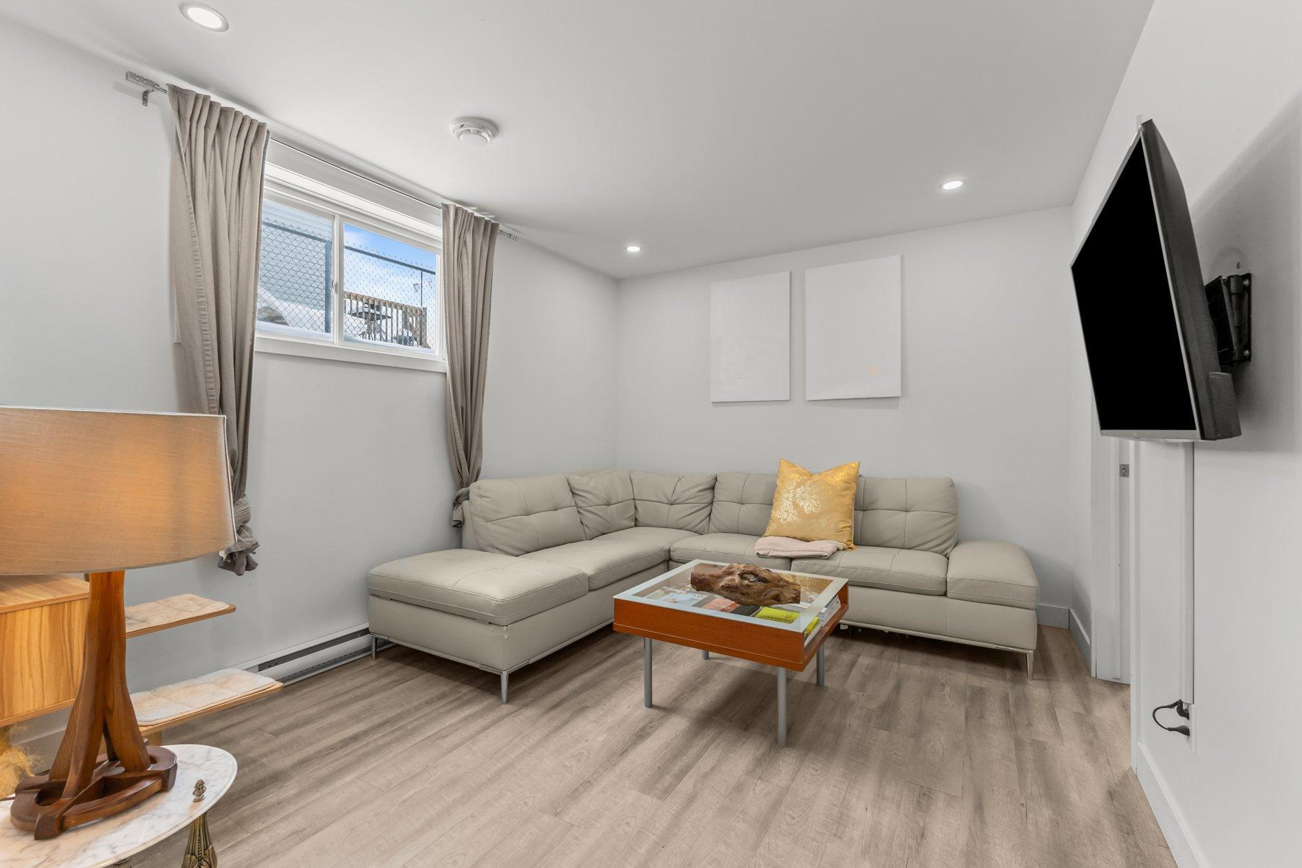 









27


64e Avenue O.

,
Saint-Paul-de-l'Île-aux-Noix,




QC
J0J1G0

