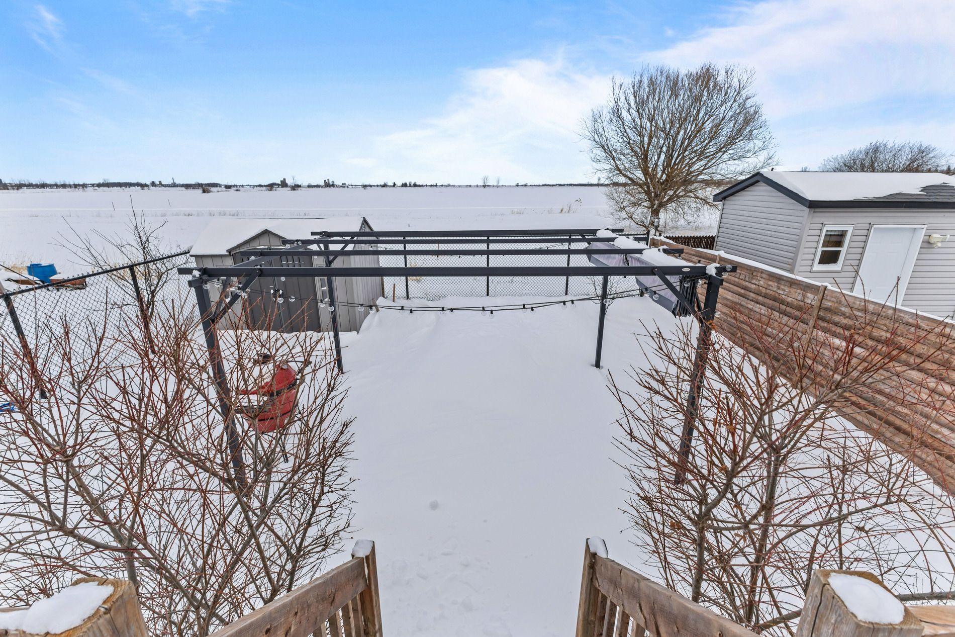 









27


64e Avenue O.

,
Saint-Paul-de-l'Île-aux-Noix,




QC
J0J1G0

