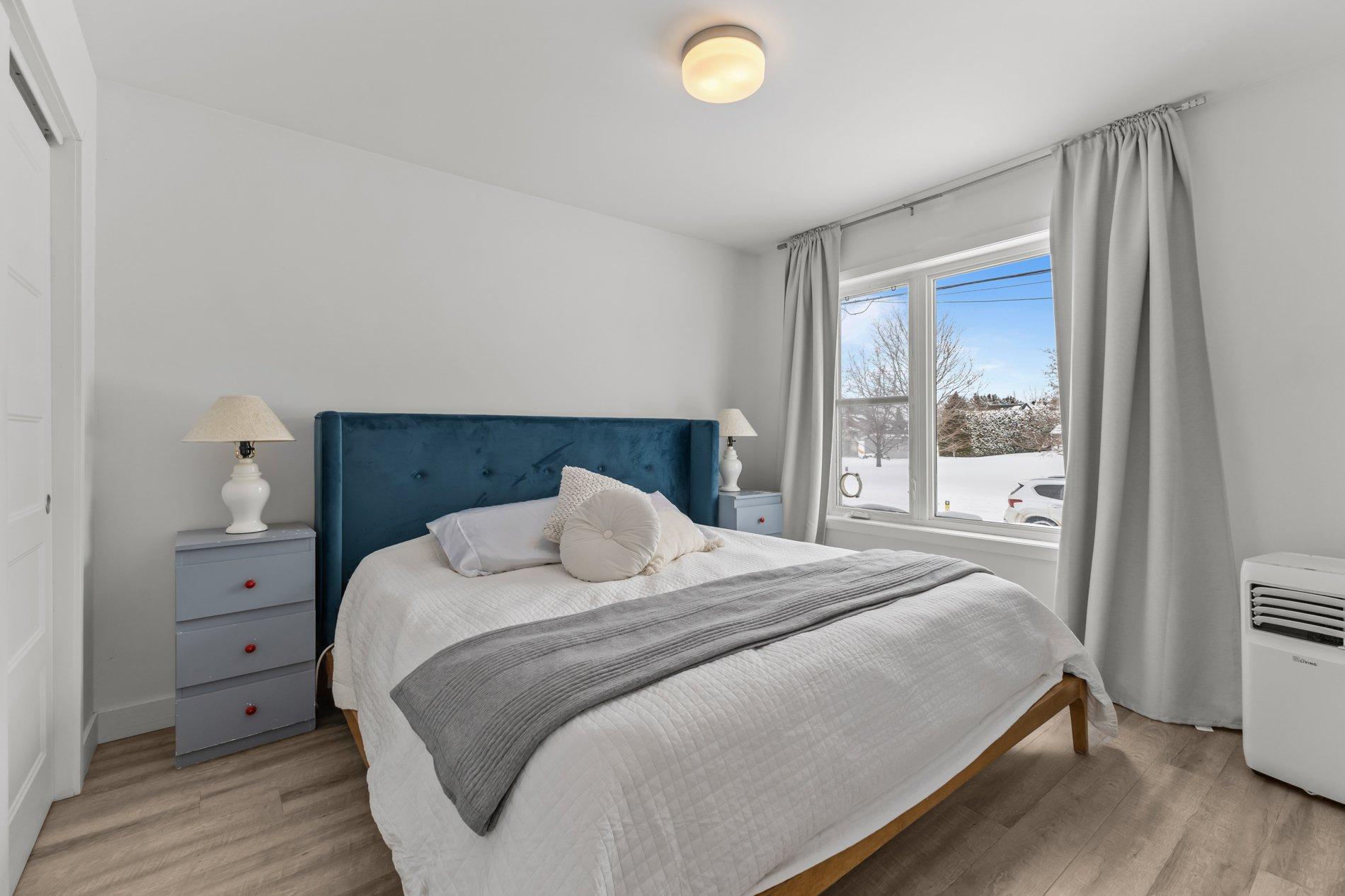 









27


64e Avenue O.

,
Saint-Paul-de-l'Île-aux-Noix,




QC
J0J1G0

