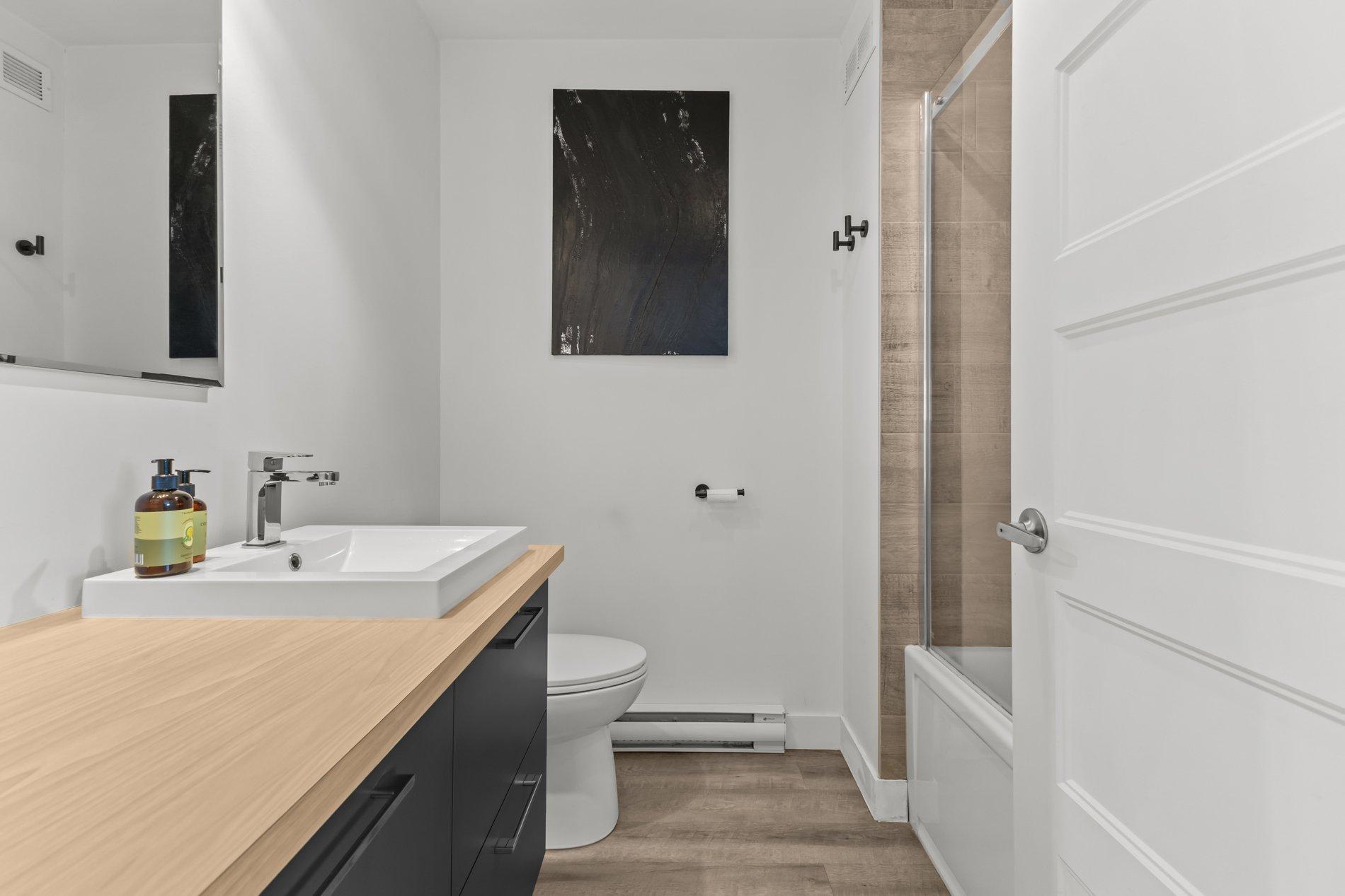 









27


64e Avenue O.

,
Saint-Paul-de-l'Île-aux-Noix,




QC
J0J1G0

