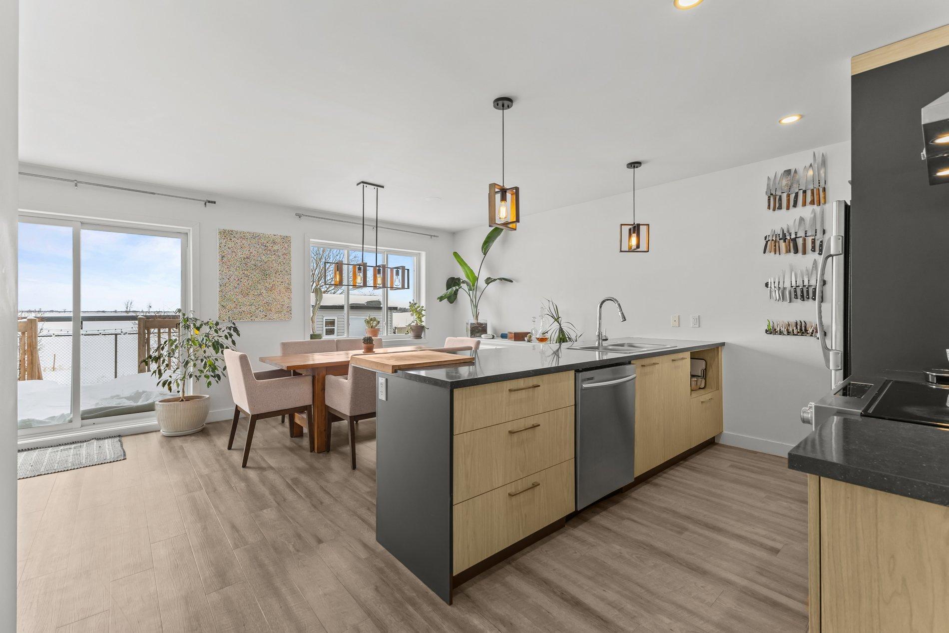 









27


64e Avenue O.

,
Saint-Paul-de-l'Île-aux-Noix,




QC
J0J1G0

