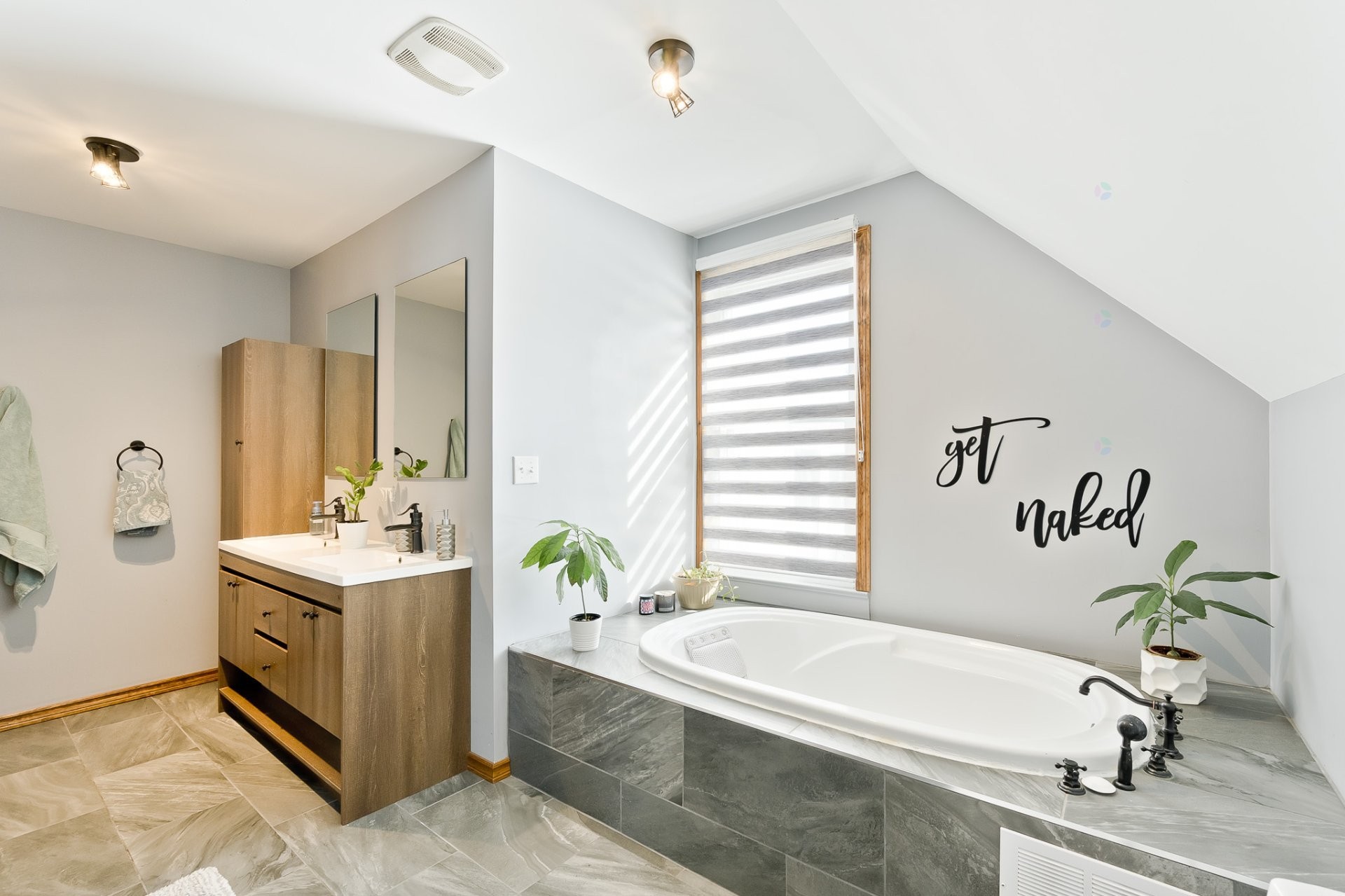 









390


Rue Principale

,
Stoke,




QC
J0B3G0

