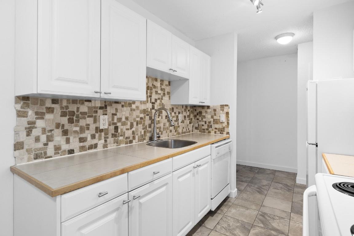 









445


All Star

Court, 112,
Kelowna,




BC
V1X 5N7

