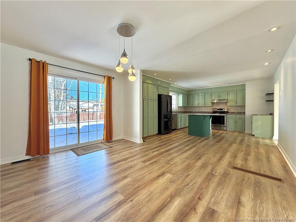 









960


MSGR Godin

,
Bathurst,




NB
E2A 4E6

