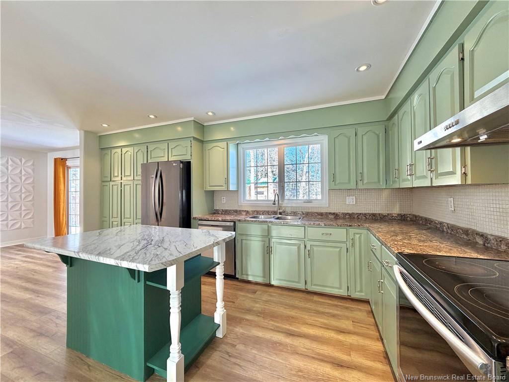 









960


MSGR Godin

,
Bathurst,




NB
E2A 4E6

