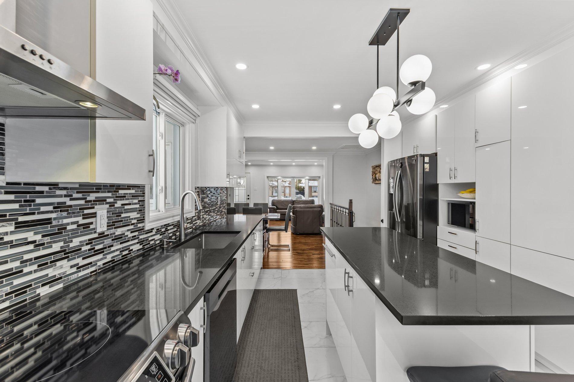 









848


Rue Gilles

,
Laval (Fabreville),




QC
H7P4E8

