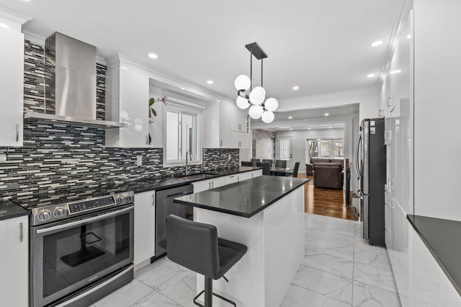 









848


Rue Gilles

,
Laval (Fabreville),




QC
H7P4E8

