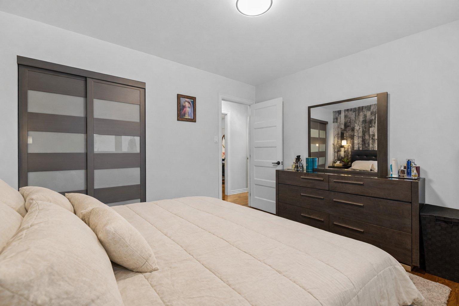 









848


Rue Gilles

,
Laval (Fabreville),




QC
H7P4E8

