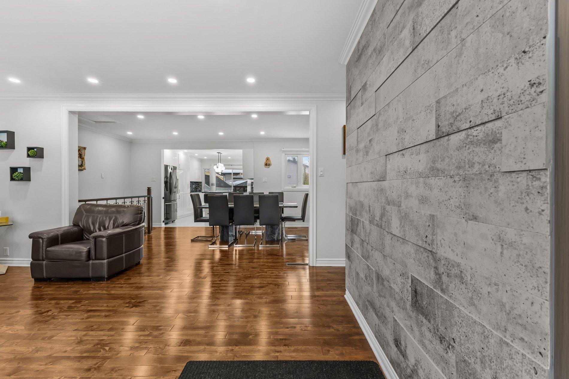 









848


Rue Gilles

,
Laval (Fabreville),




QC
H7P4E8

