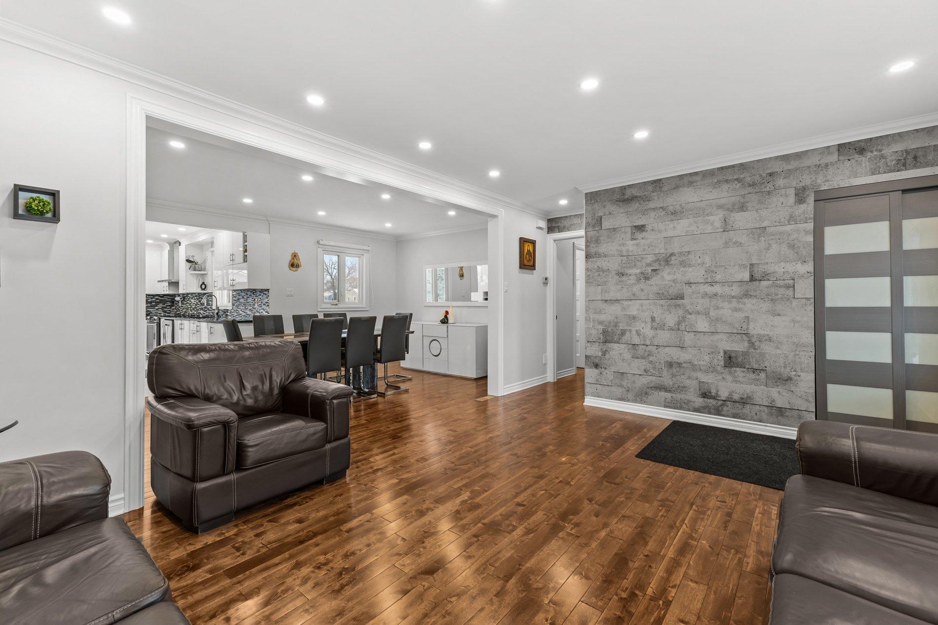 









848


Rue Gilles

,
Laval (Fabreville),




QC
H7P4E8

