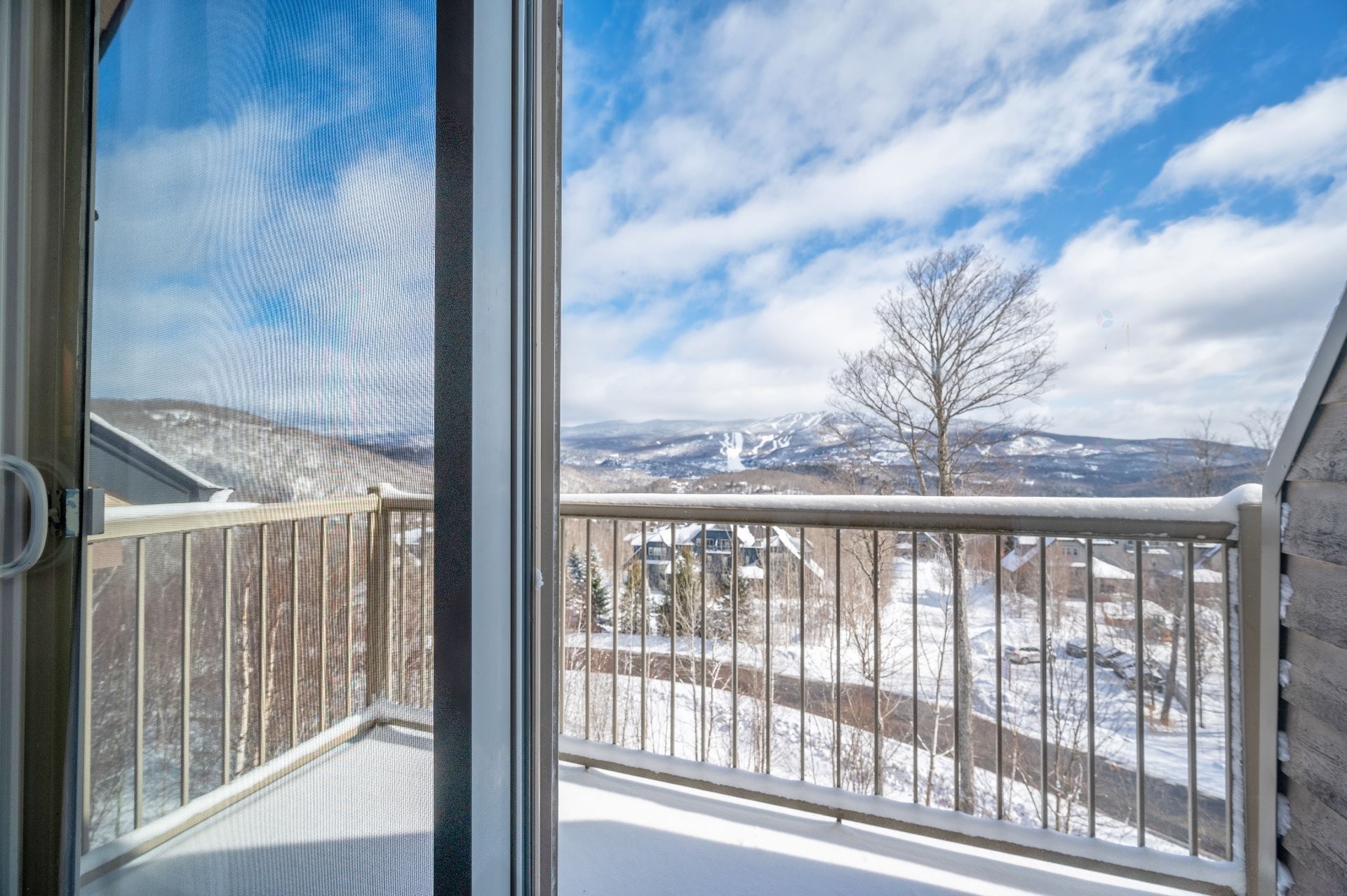









305


Rue du Mont-Plaisant

, 5,
Mont-Tremblant,




QC
J8E1L2

