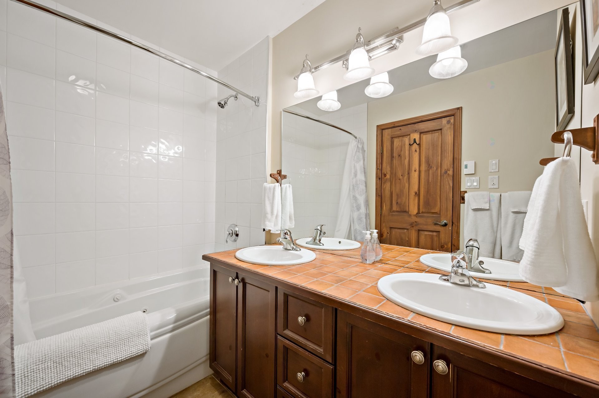 









305


Rue du Mont-Plaisant

, 5,
Mont-Tremblant,




QC
J8E1L2

