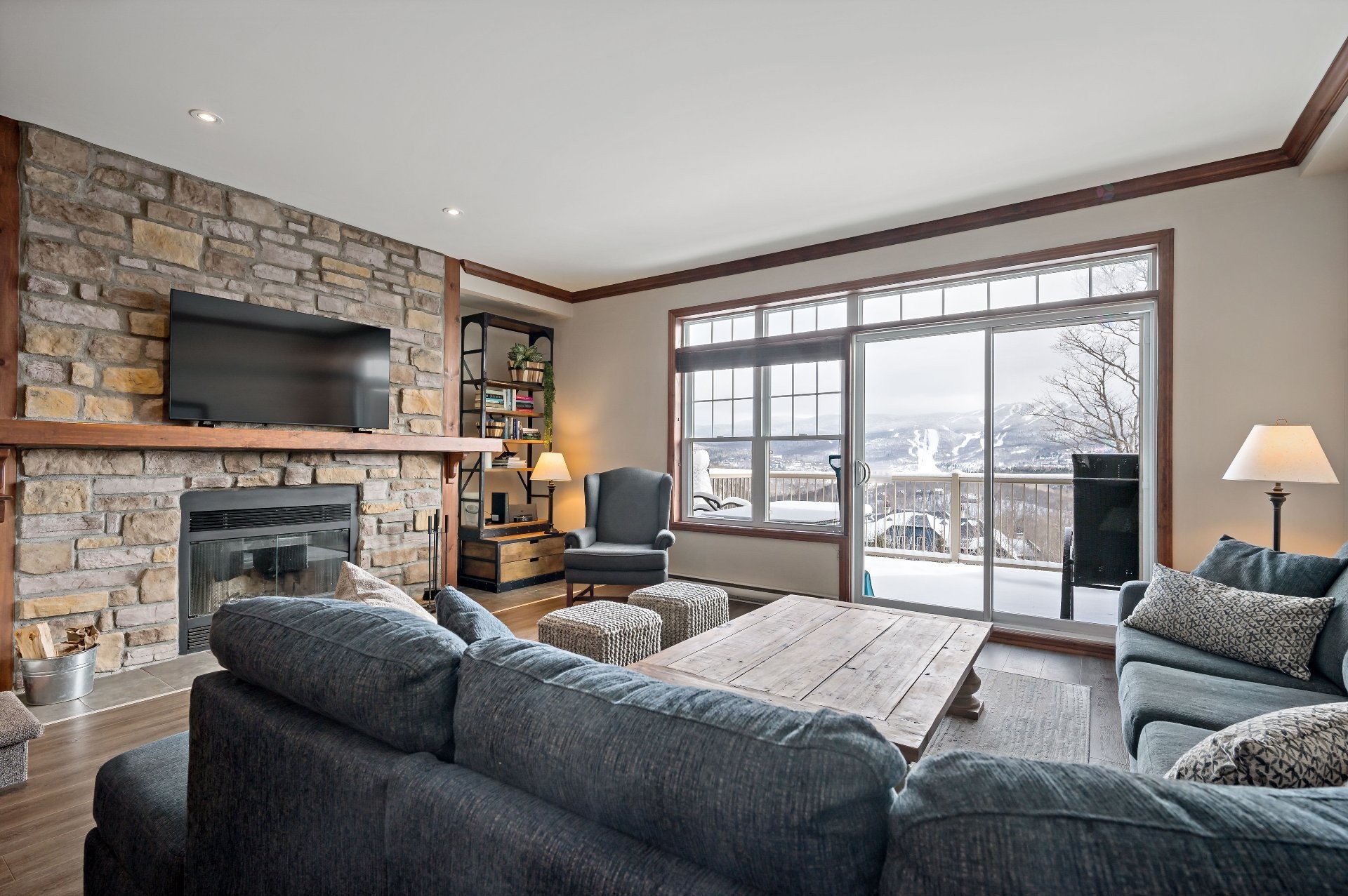









305


Rue du Mont-Plaisant

, 5,
Mont-Tremblant,




QC
J8E1L2

