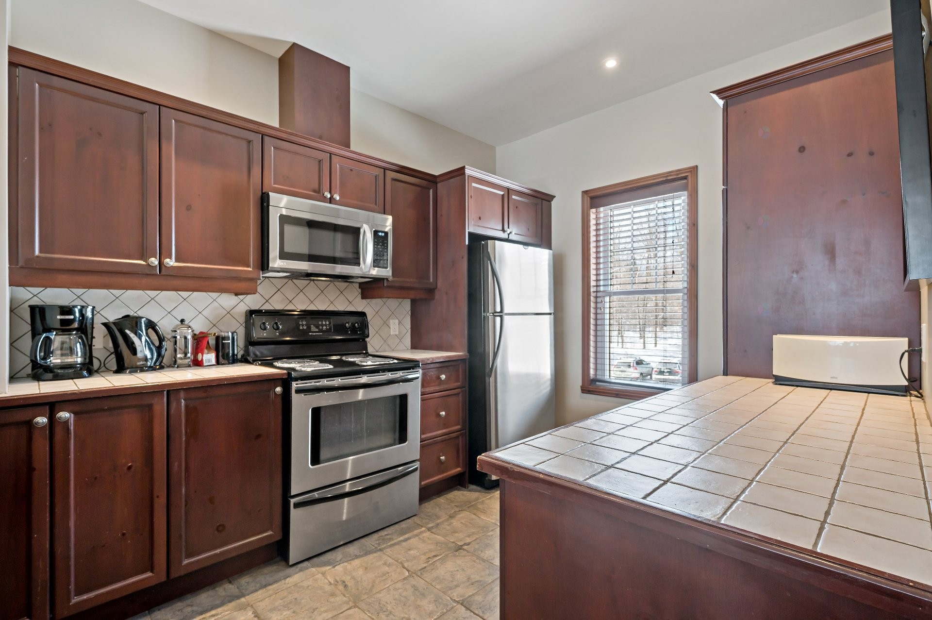 









305


Rue du Mont-Plaisant

, 5,
Mont-Tremblant,




QC
J8E1L2

