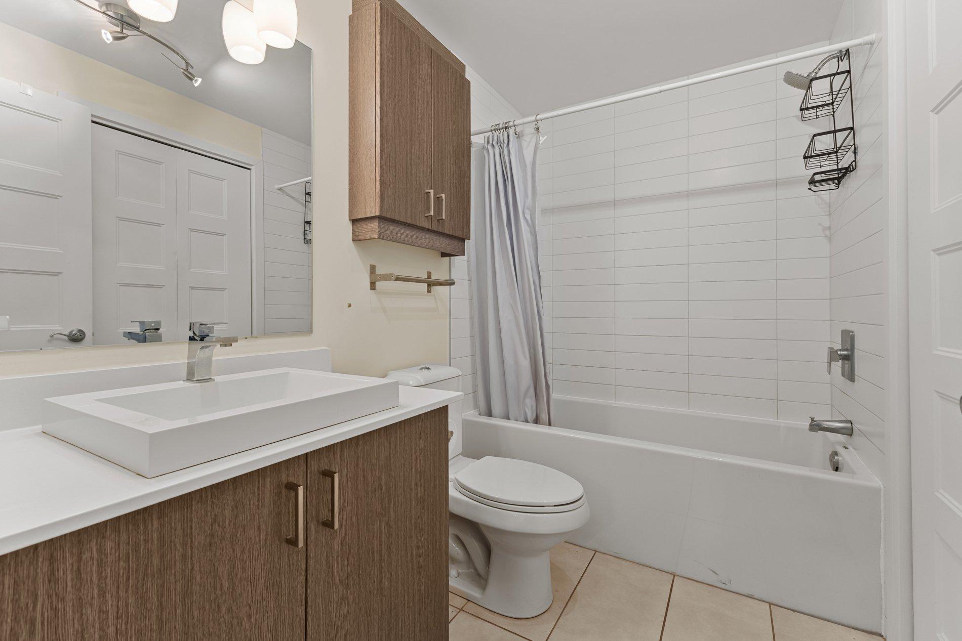 









2229


Rue Ste-Catherine E.

, 203,
Montréal (Ville-Marie),




QC
H2K0B8

