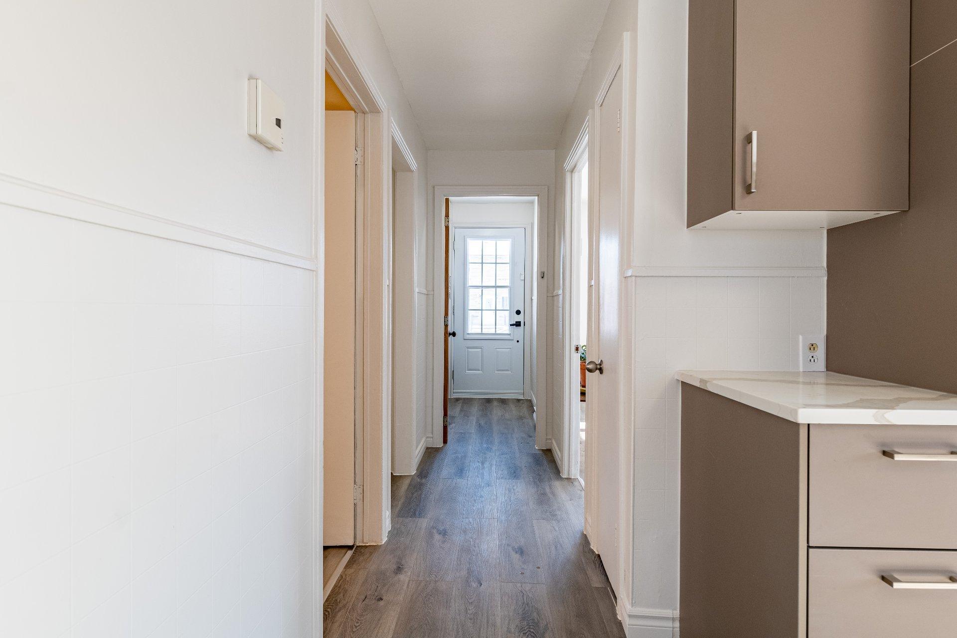 









361


Rue Brodeur

,
Longueuil (Le Vieux-Longueuil),




QC
J4J2S5

